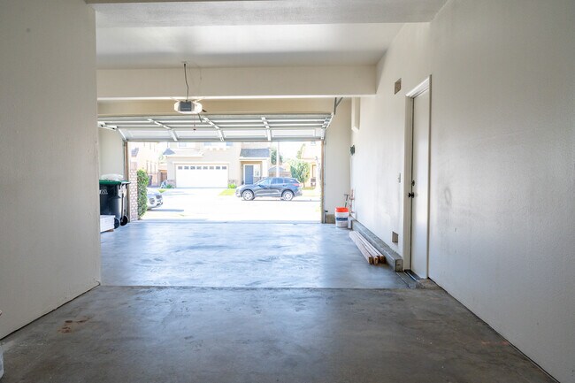 Building Photo - 15747 Roan Rd