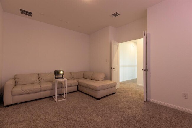 Building Photo - 2332 Giona Pl