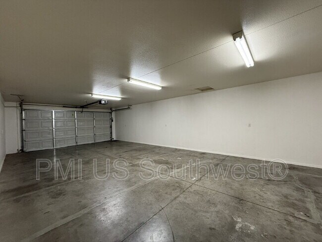 Building Photo - 384 Anna Cir