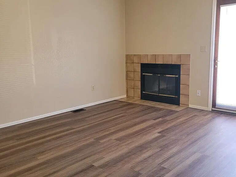 Building Photo - 1247 Holland Park Blvd