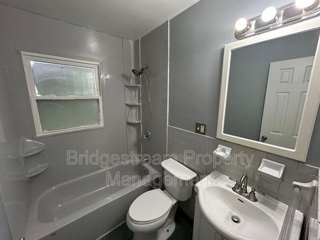 Building Photo - 1582 Leah Dr