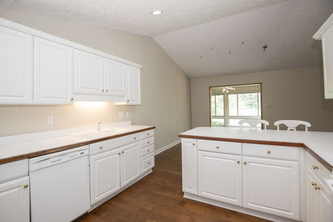 Building Photo - Beautiful 3 bedroom home in Woodlake