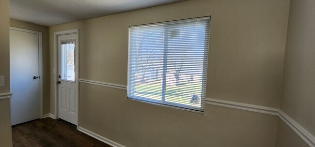 Building Photo - Oldham County Beauty!  Completely Renovated!  ALL NEWer Appliances!  ALL NEWer Flooring & Paint! ...