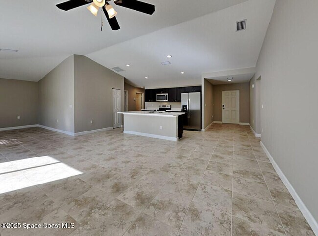 Building Photo - 2702 Hester Ave SE