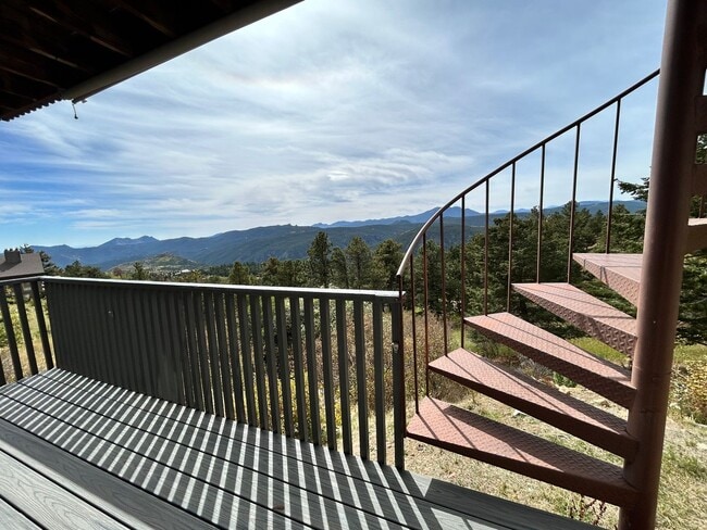 Building Photo - 2 Bedroom Mountain Home with Loft and Spec...