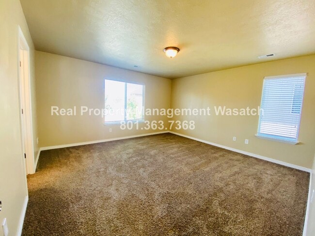 Building Photo - 5 Bedroom 3 Bathroom Riverton Home!