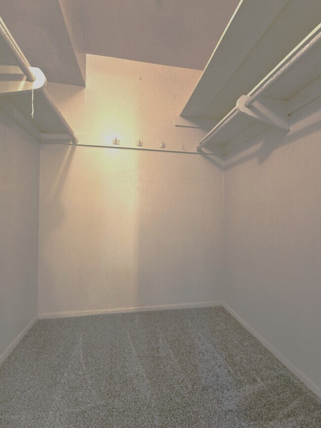 Building Photo - 3301 S Terrace Rd
