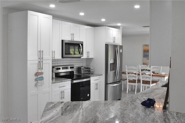 Building Photo - 4135 Coronado Pkwy