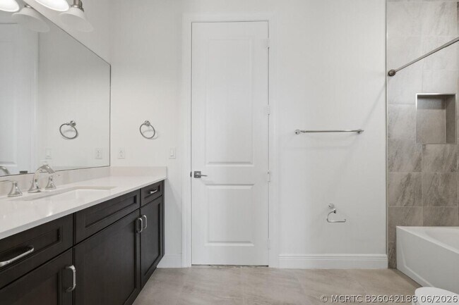 Building Photo - 11760 Bayview Cir