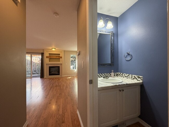 Building Photo - 5042 NE Schoeler Cir