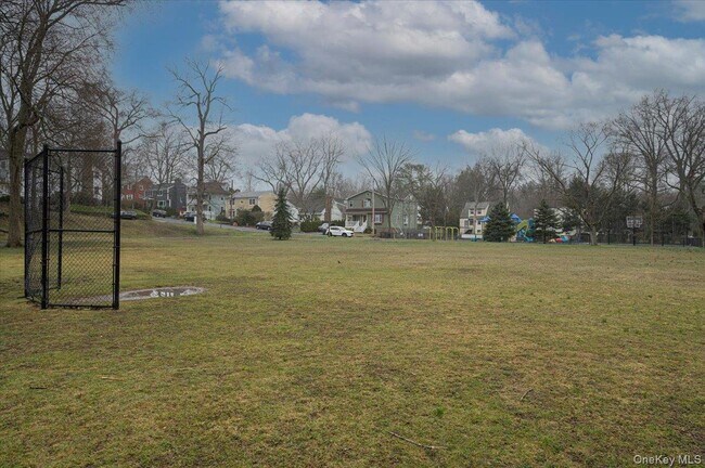 Building Photo - 116 Soundview Ave