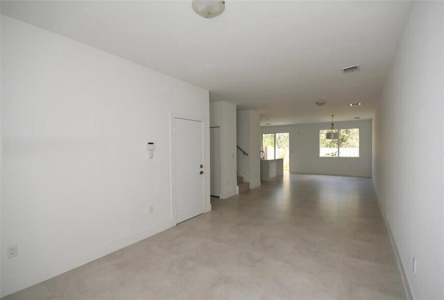 Building Photo - 10259 NW 72nd Ter