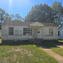 Building Photo - 2/1 Home in Newport