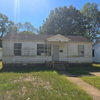 Building Photo - 2/1 Home in Newport