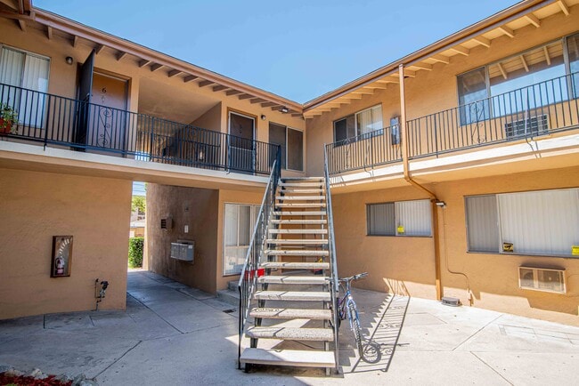 Building Photo - Chevy Chase Apts