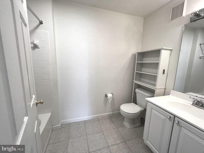 Building Photo - 2402 Autumn Harvest Ct