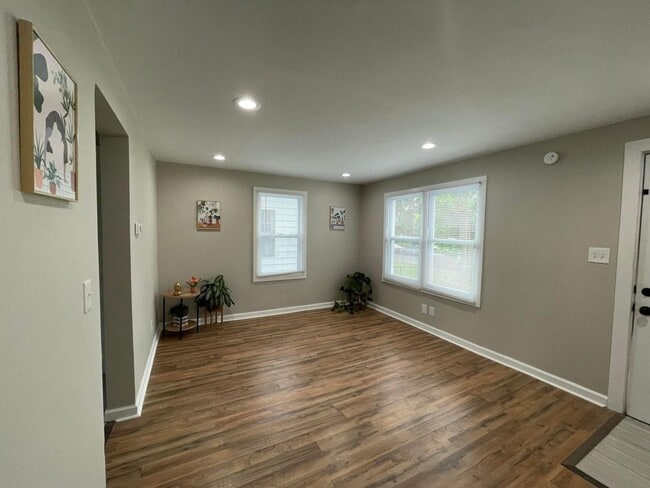 Building Photo - Half-Off 1st Month’s Rent! | Renovated 2BR Home + Bonus Room