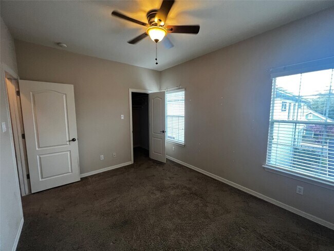 Building Photo - 6704 Menchaca Rd