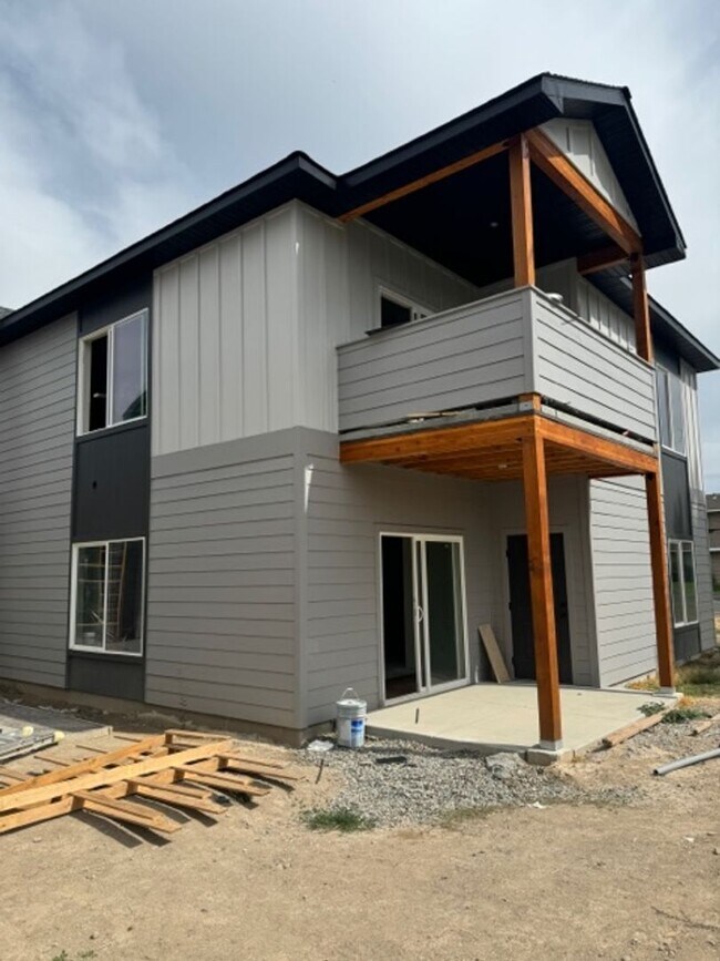 Building Photo - 321-329 Pheasant Rd