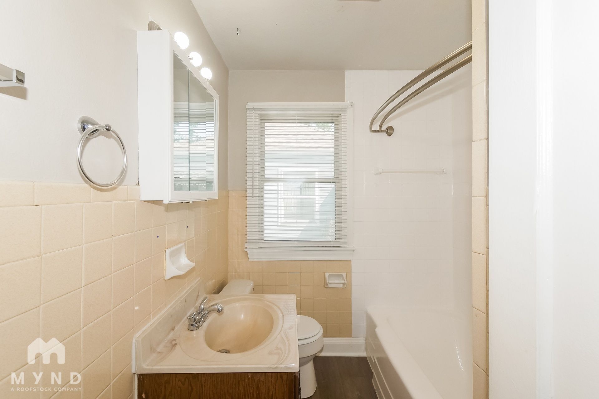 Building Photo - 2021 N Drexel Ave