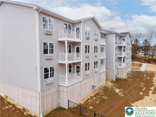 Building Photo - 948 N Front St