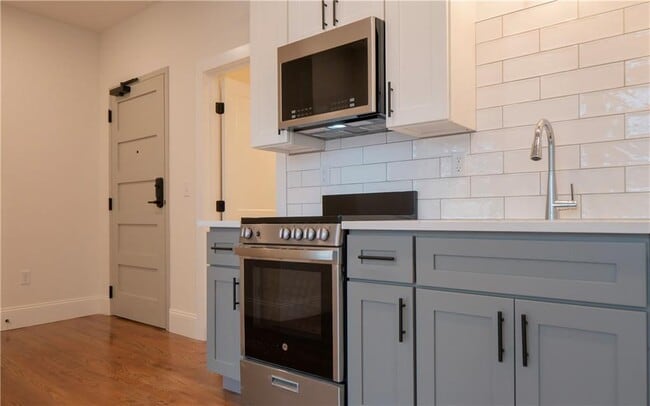 Building Photo - 15 Cranston Ave