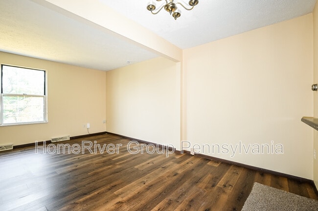 Building Photo - 331 Carters Grove Dr