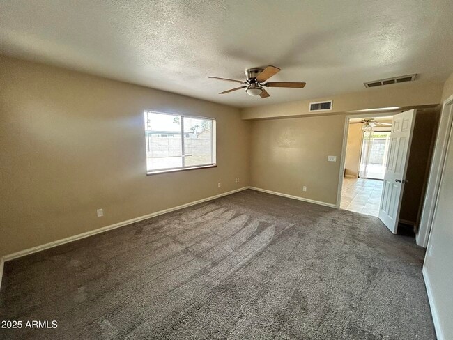 Building Photo - 523 N Los Feliz Dr