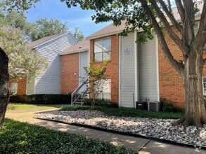 Building Photo - 2105 St Michaels Dr