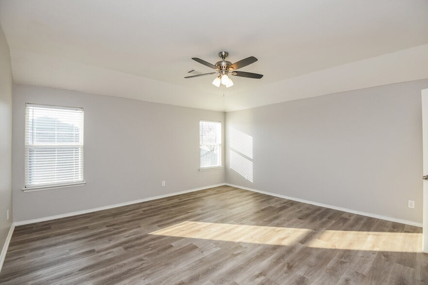 Building Photo - 5704 Parkview Hills Ln