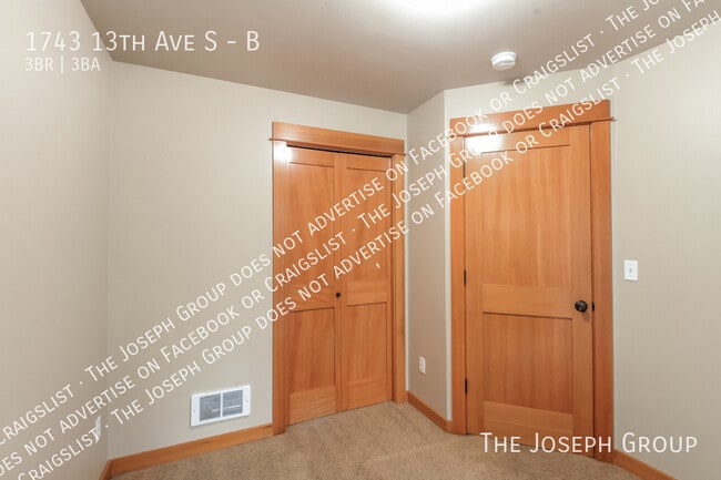 Building Photo - 1743 13th Ave S