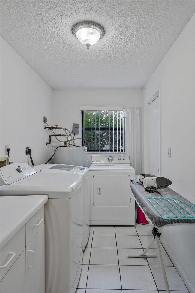 Building Photo - 13790 Paddock Dr