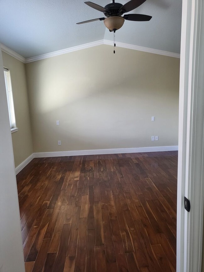 Building Photo - 3 bed 2 bathHome for Rent in Grants Pass