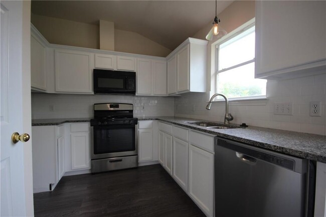 Building Photo - 14705 Rumfeldt St