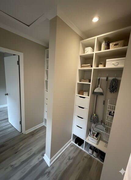 Building Photo - 314 28th St