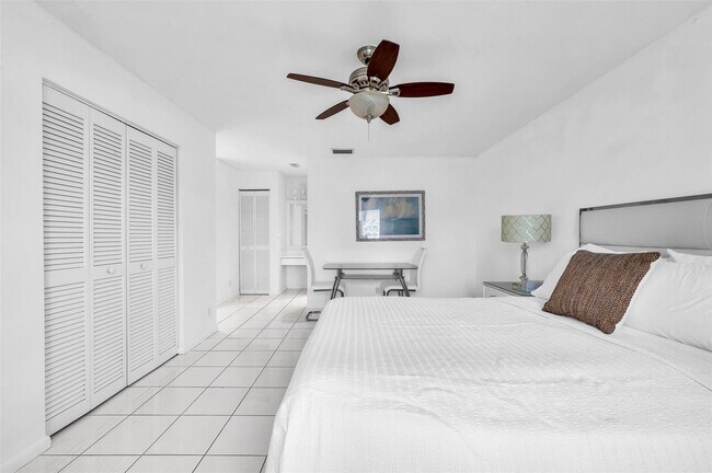 Building Photo - 7641 W Country Club Blvd