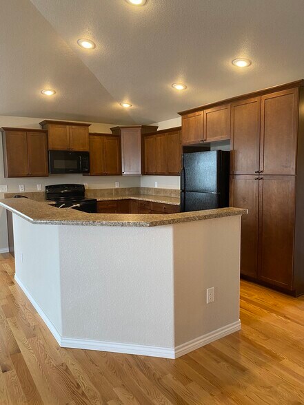 Building Photo - 3610 Woodhaven Dr