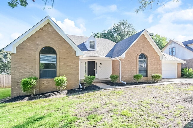 Primary Photo - 822 White Pine Dr