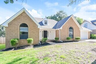 Building Photo - 822 White Pine Dr