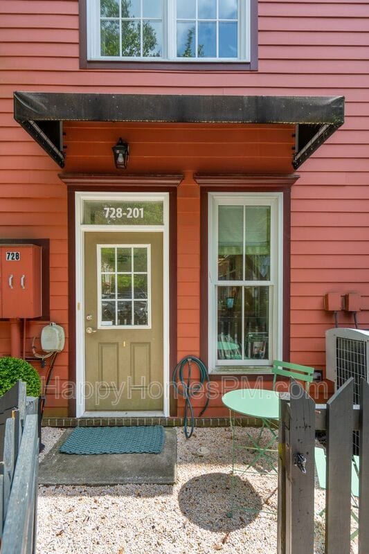 Building Photo - 728 S Shelmore Blvd