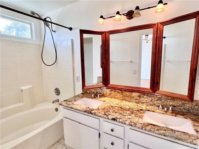 Building Photo - 3795 Plantation Cir