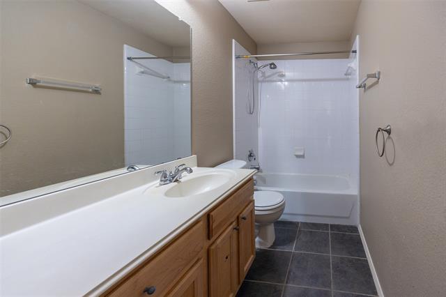 Building Photo - 9216 Sterling Gate Dr