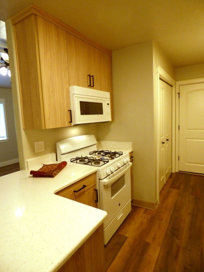 Building Photo - 3576-3578 Fisher Ct NE Salem, OR 97305