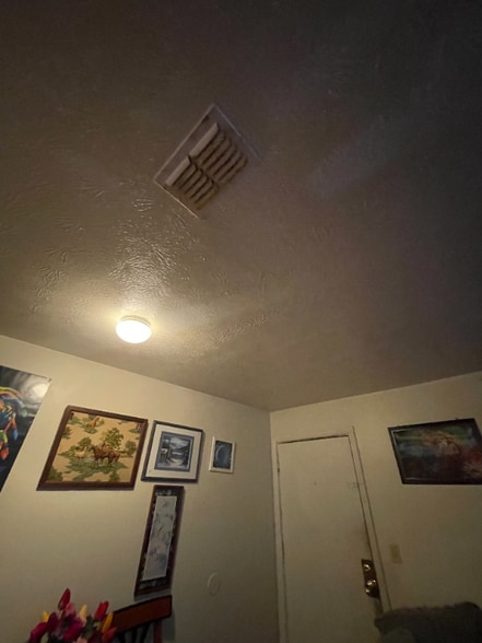 Building Photo - 40-E South Ave