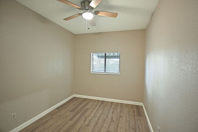 Building Photo - 772 Vista Pkwy