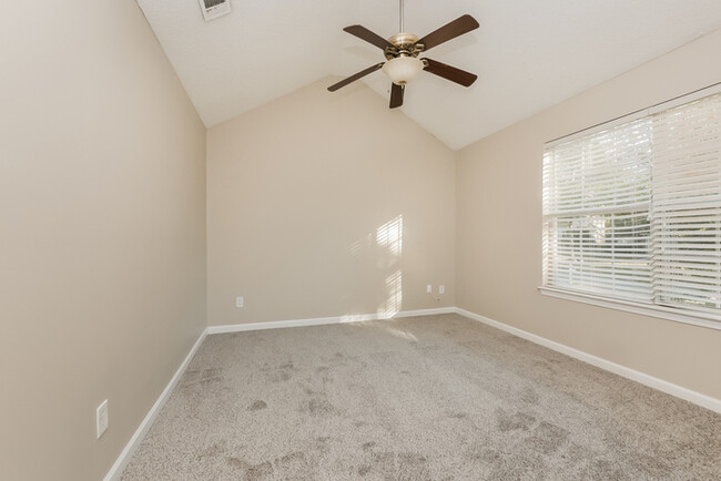 Building Photo - Spacious 4 Bedroom Atlanta Home