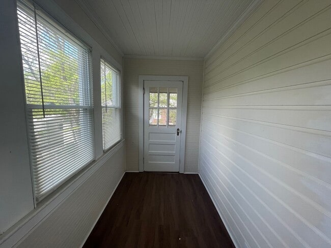 Building Photo - Earlewood Park - Convenient to Downtown and Interstates