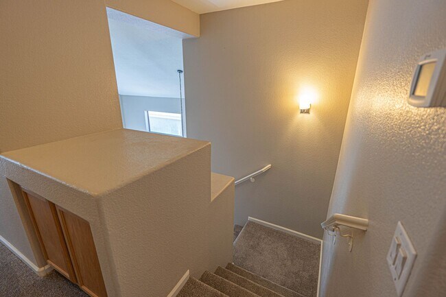 Building Photo - Lovely 3 bed/2.5 bath in Lindsay Ranch!