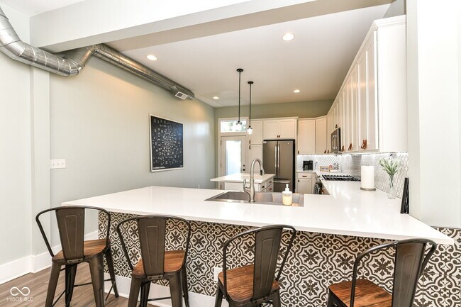 Building Photo - 1242 S Talbott St