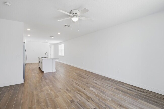 Building Photo - 205 Links Ter Blvd